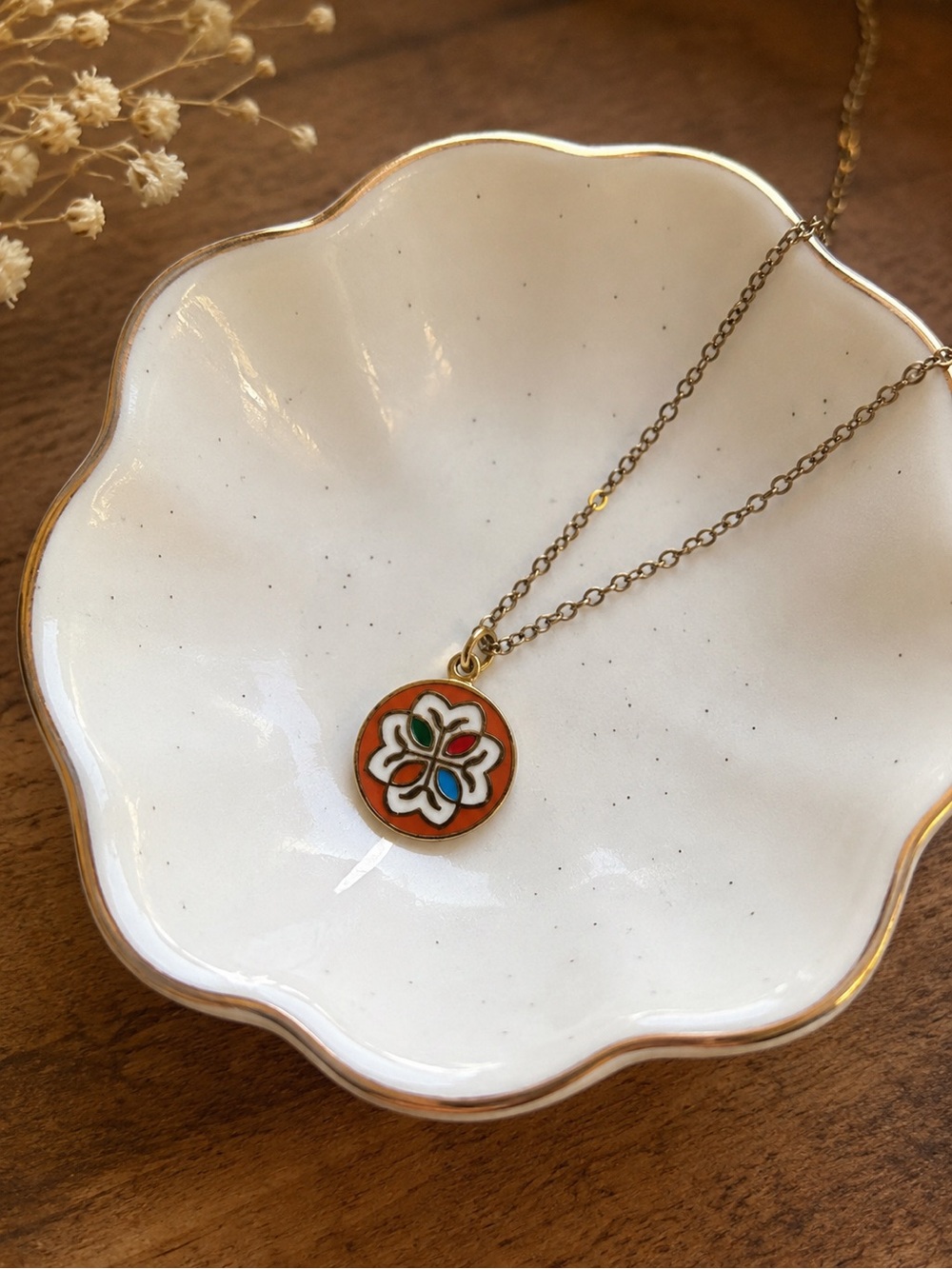16” Vintage Gold Toned, Enamel Floral Pendant Necklace